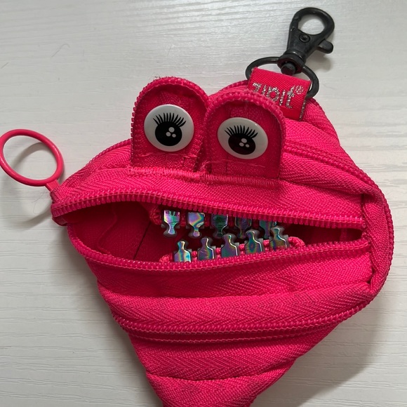 Zip it - Picture 1 of 2